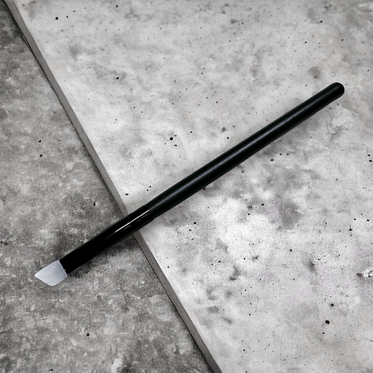 ANGLED SILICONE BRUSH