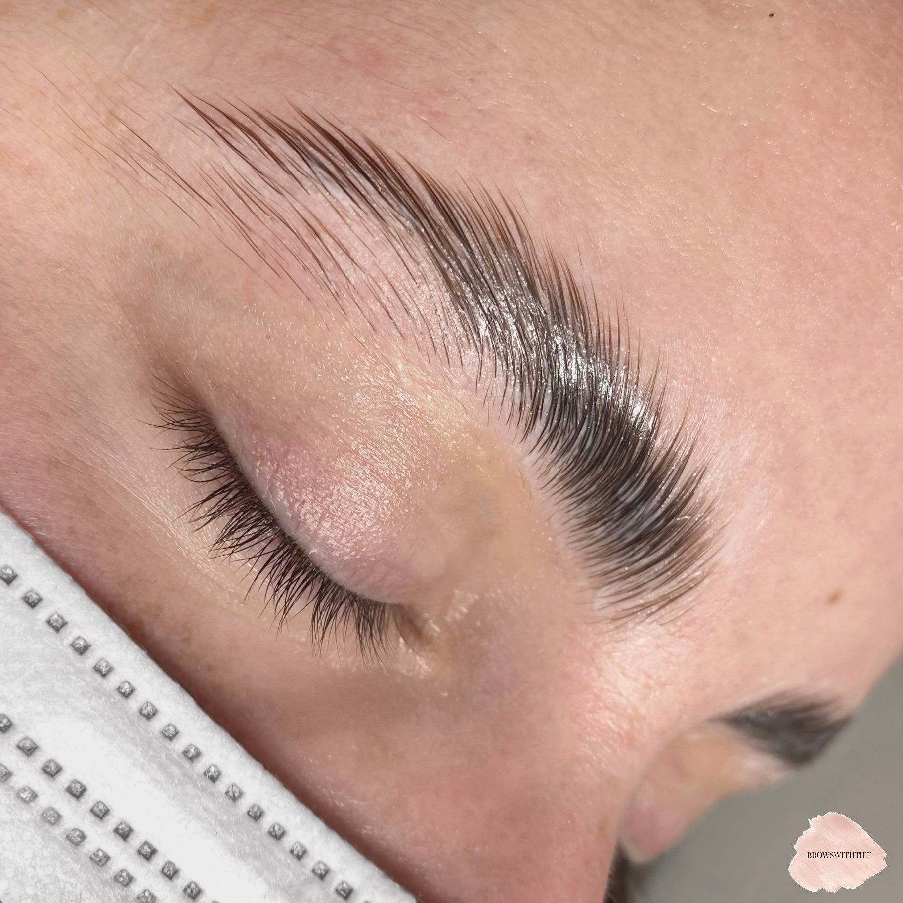 Perfectly sculpted brows for 6wks or more with Lamination